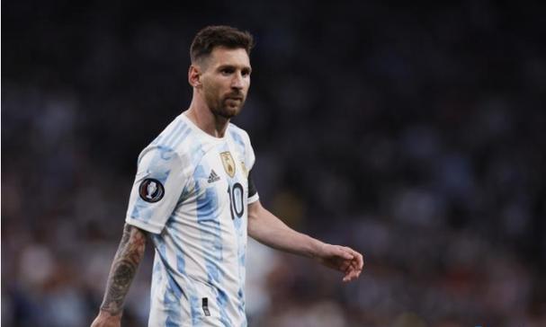 “大空头”狙击AI？算力硬件回调，创业板人工智能ETF下挫2.77%跌出布局机会？高盛：AI行情仍有上涨空间